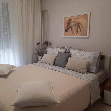 Olena Nea Moudania